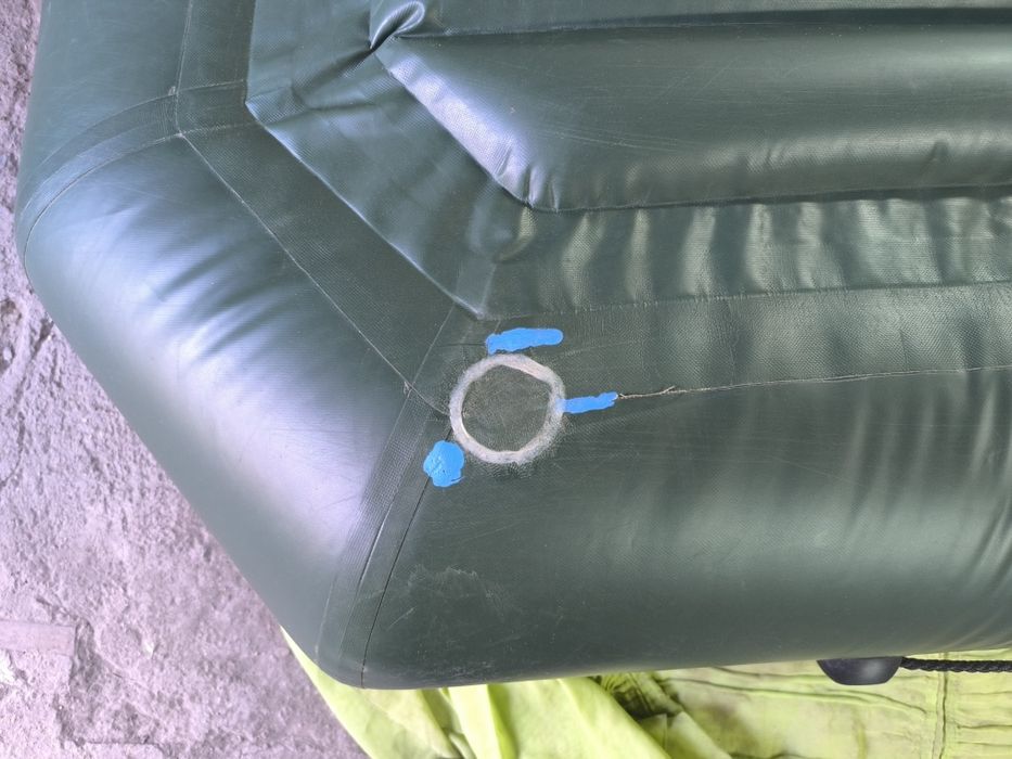 Лодка ПВХ двухместная.