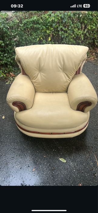 Vând 2 fotolii piele, set identic, stil elegant