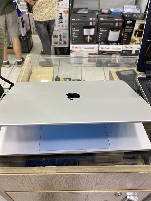 MacBook Pro M1 Pro! 32 ozu 512 ssd 16 inch RETINA 96% batare