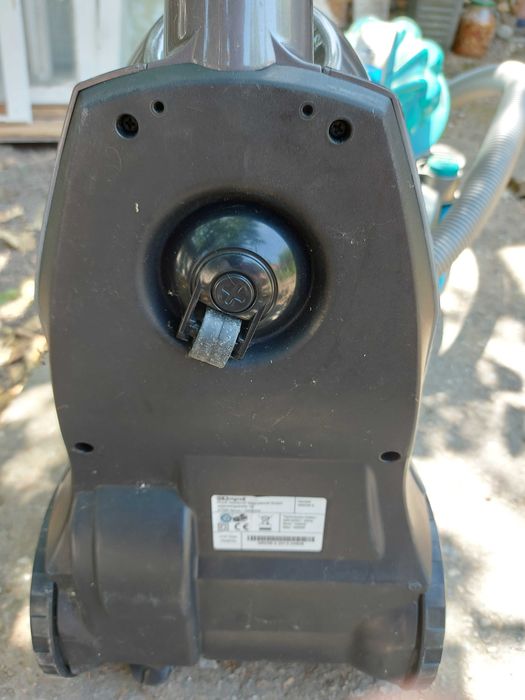 продавам две маркови прахосмукачки