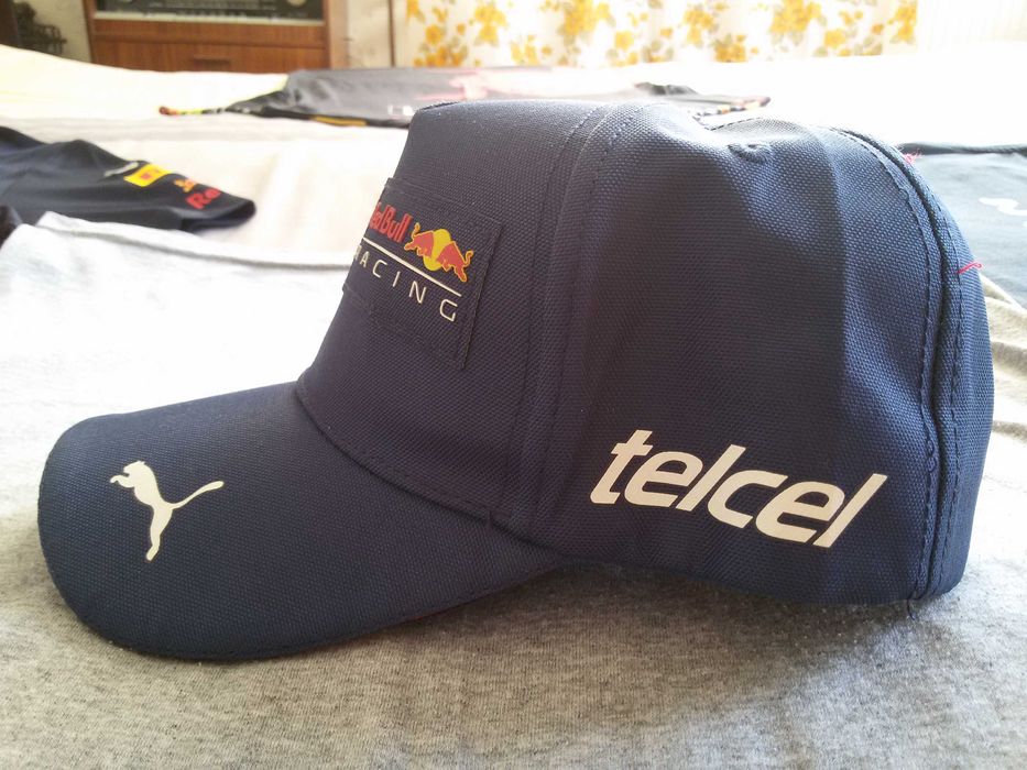 Шапка на Серхио Перес (Red Bull Racing) от Сезон 2022