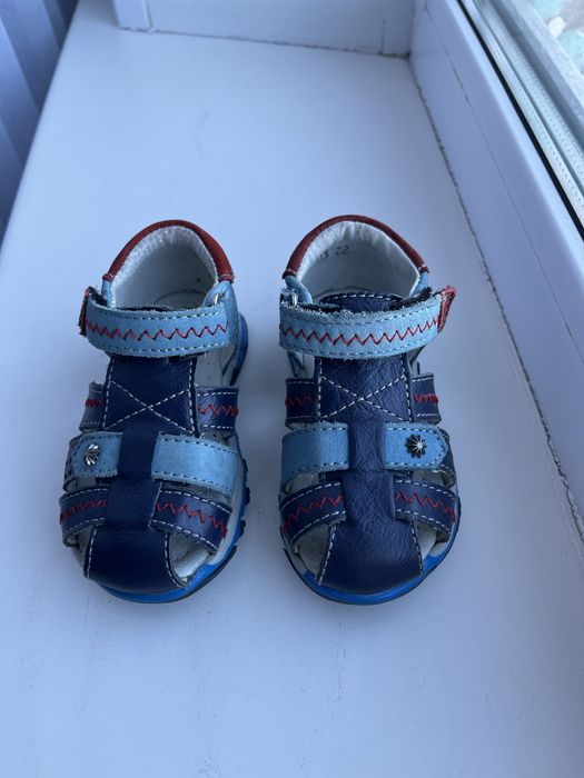 Продам детскую обувь