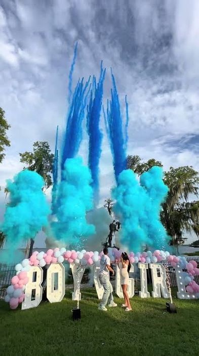 Artificii gender reveal fumigene colorate