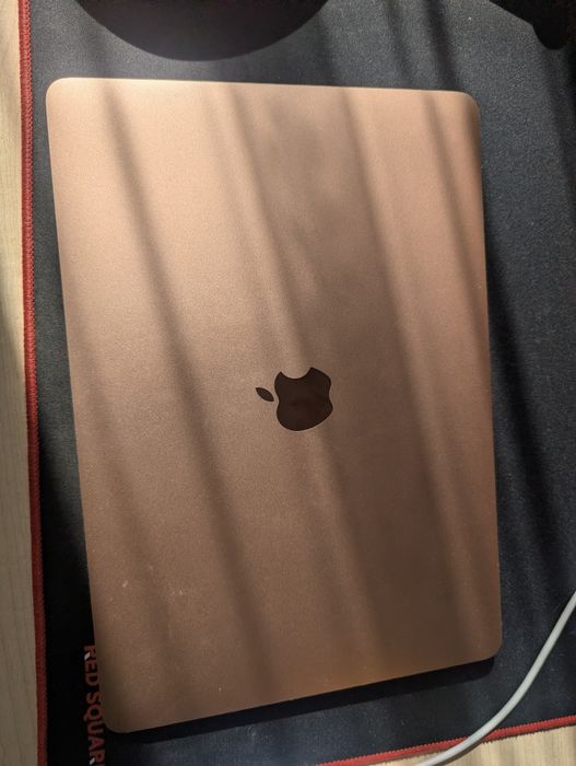 MacBook M1 8/256