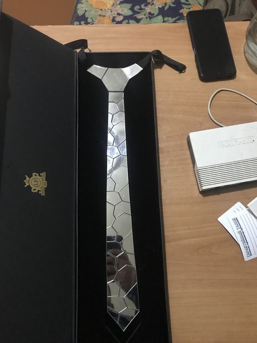 Oynali galustuk Boshlovchi yoki tadbirlar uchun