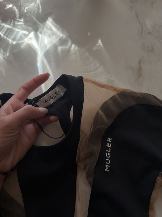 Боди Mugler      .