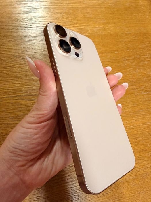 Iphone 16 pro max gold
