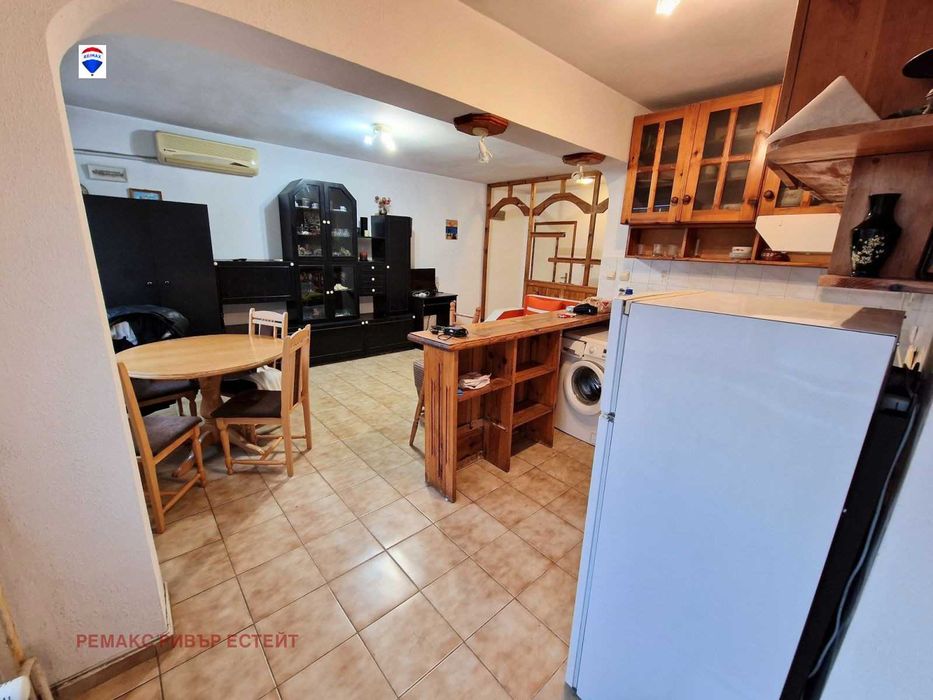 Дава се под наем Тристаен апартамент в Русе, Ялта - 95 кв.м за 408 € - Снимка #2