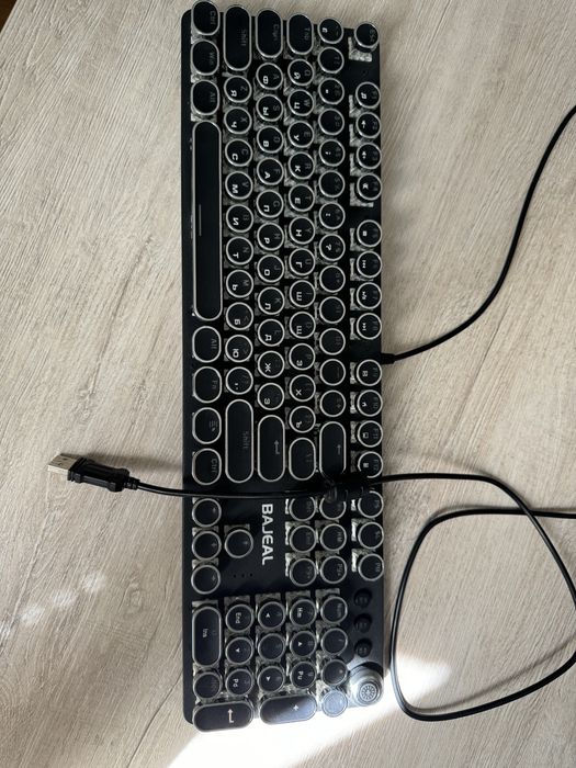 Механическая клавиатура с RGB подсветкой