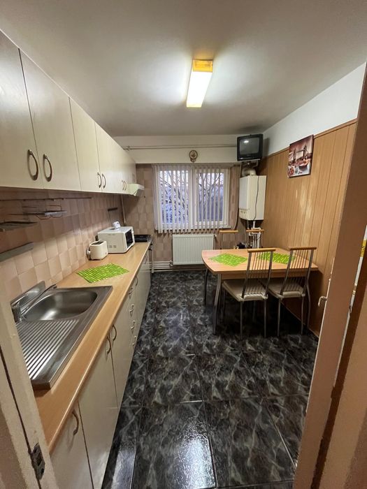 Inchiriez apartament 3 camere Constanta zona  Brotacei