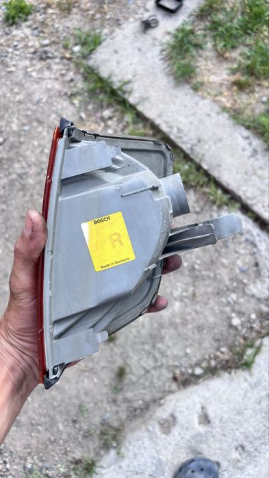 Поворотник правый оригинал  на w 124