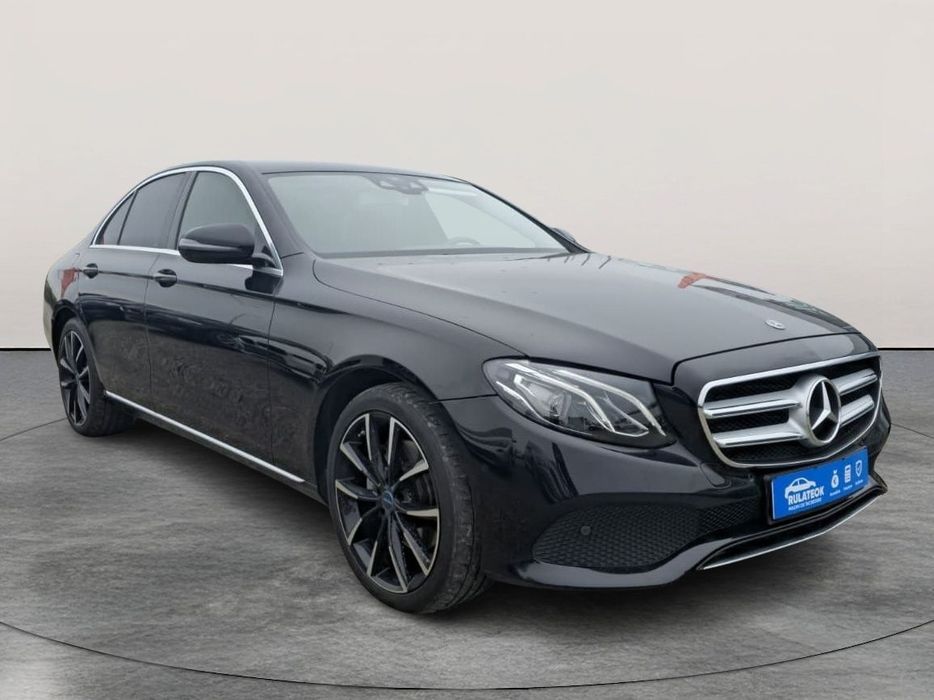Mercedes-Benz E Mercedes Benz E 220D 4MATIC ( 4x4 )