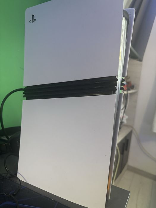 Продавам playstation 5 pro 2 tb