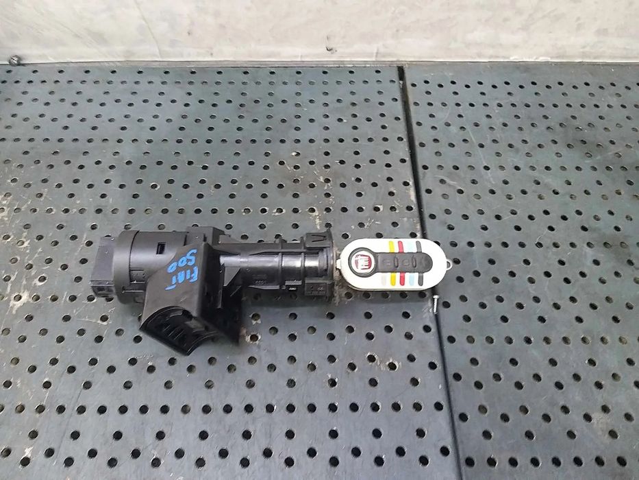 Contact auto cu cheie 1.2 b fiat 500 312 51800628b365