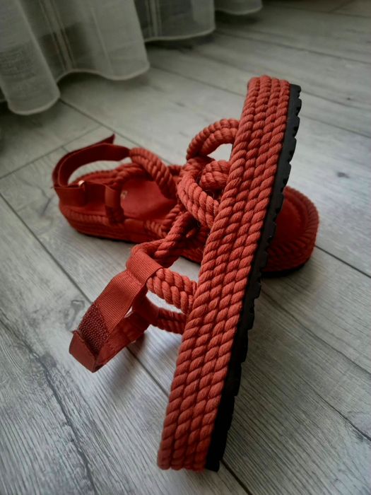 Sandale de dama impecabile