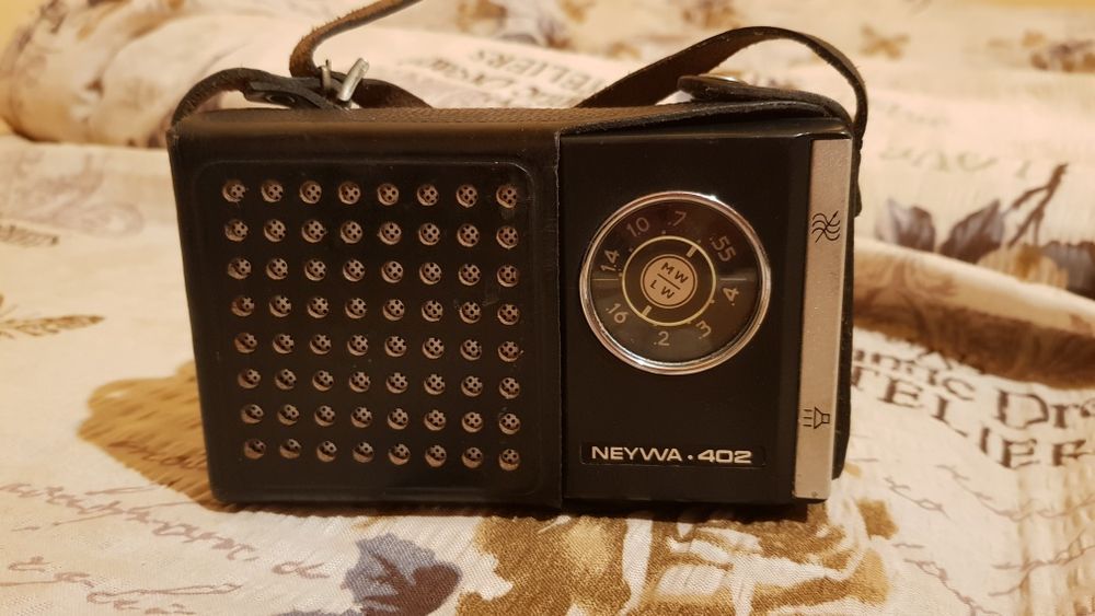 Radio de colecție rusesc pe tranzistori Neywa 402, funcțional