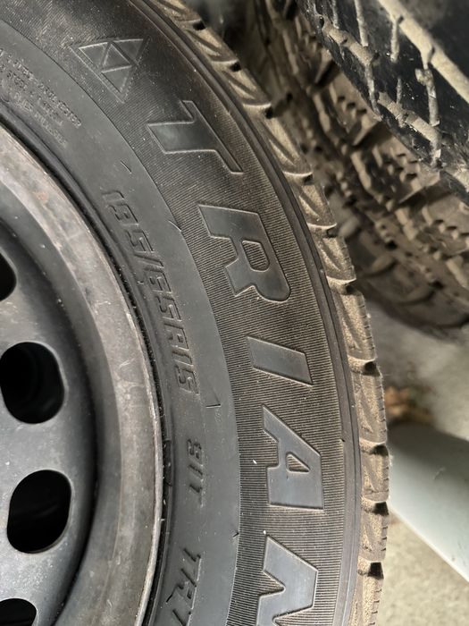 Продам зимние шины в отличном состоянии цена за комплект