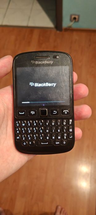 Blackberry 9720.