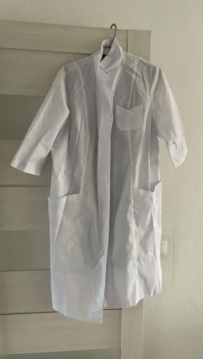 Срочно продам медицинские халаты