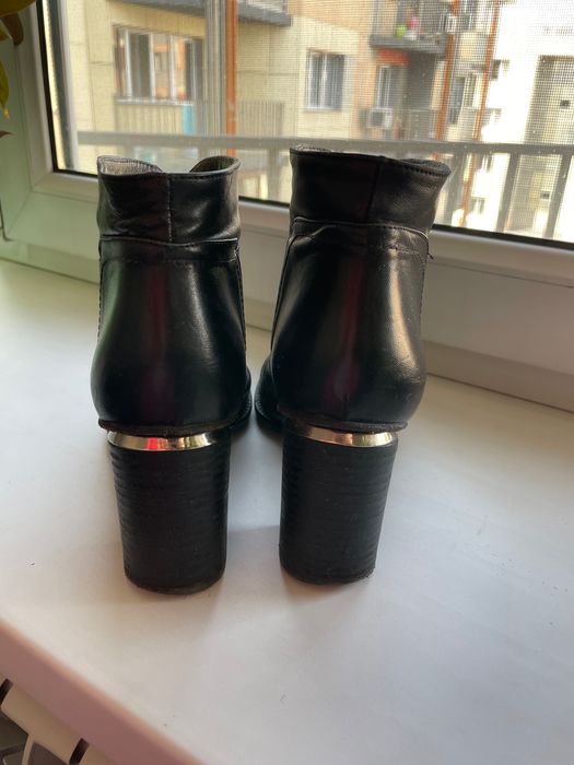 Продам ботинки женские