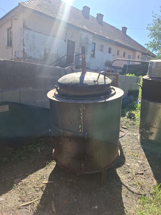 Vând două cazane de țuică unul de cupru ,și unul de inox