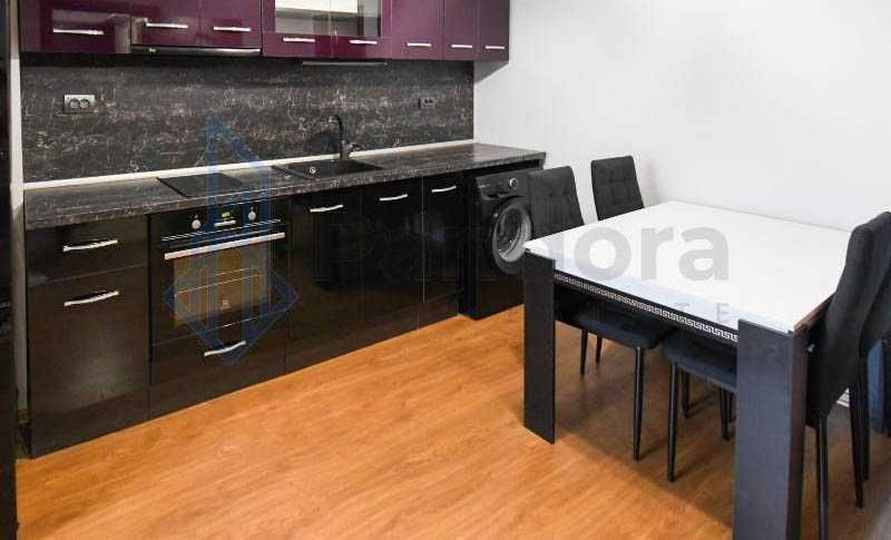 Дава се под наем Тристаен апартамент в София, Център - 75 кв.м за 699 € - Снимка #2