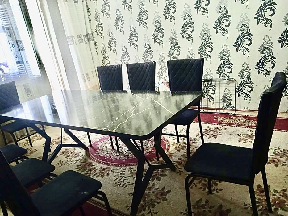 Стол со стульями