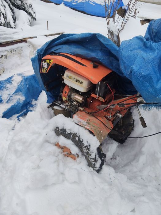 Vând motocultor 915