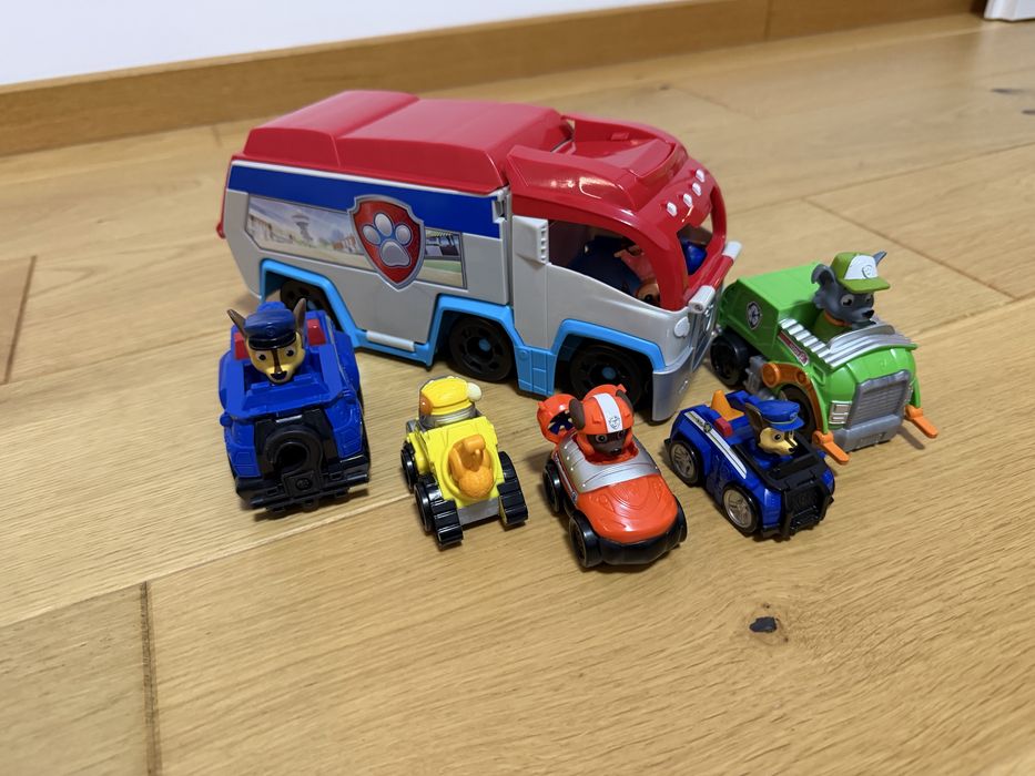 Masinuta Paw Patrol - Pup Squad, Paw Patroller, cu figurine si masinute