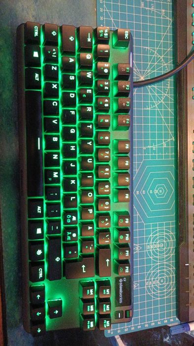 SteelSeries Apex 7 TKL–Tastatură Mecanică RGB,OLED\Mouse logitech G305