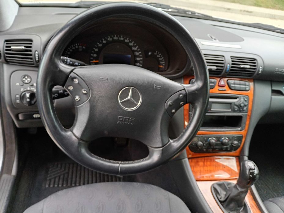Vând Mercedes-Benz C180 benzină Euro4 din 2002 in stare bună de funcționare