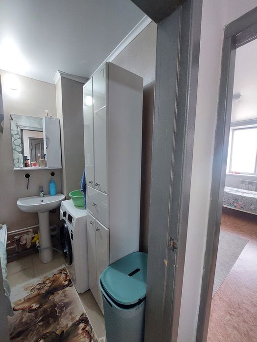 Продам шкаф и зеркало для ванной