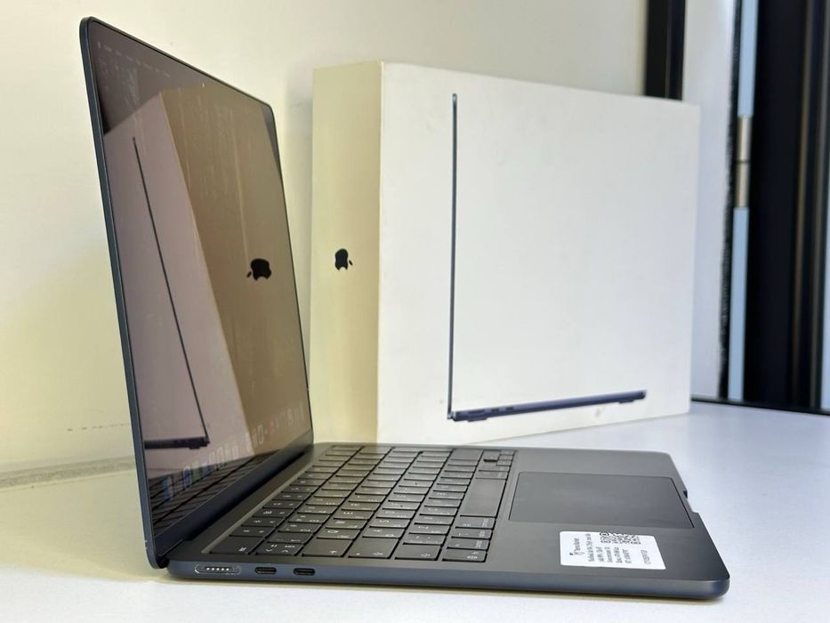 MacBook Air M4 / Akb 98% / Цп 65 (4)