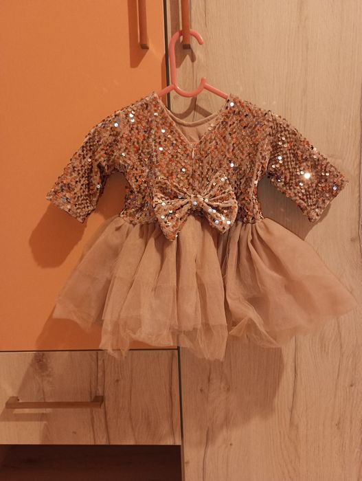 Комплект розови рокли за майка и дъщеря от кадифе с пайети и тюл!