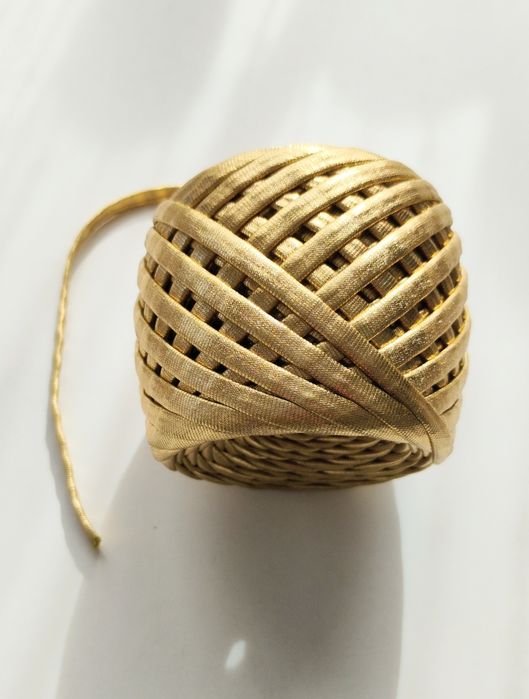 Предлагам луксозна прежда металик,кълбо-50м