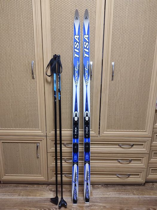 Лыжный комплект.(Лыжи, ботинки, палки)