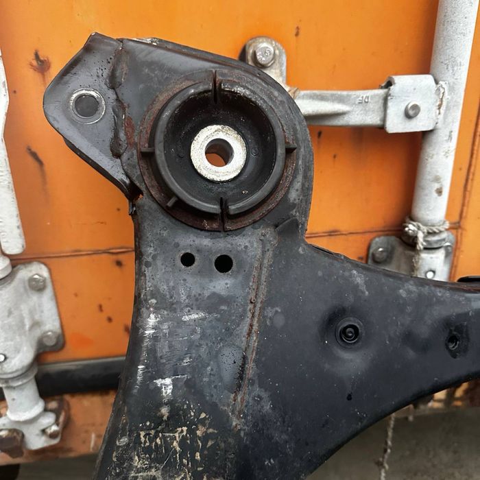 Передная балка Toyota wimdon 20