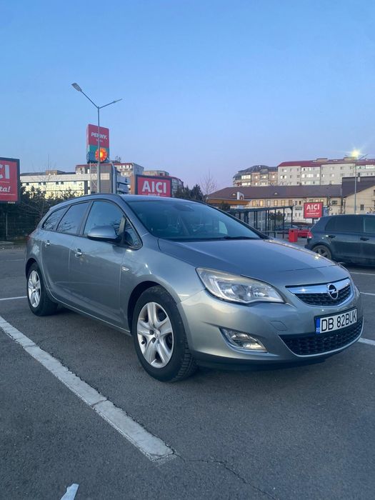 De vânzare Opel astra j sports tourer 2012