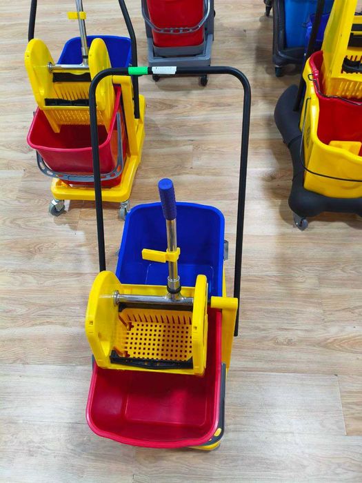 Двухведерная тележка 40 л с отжимным устройством