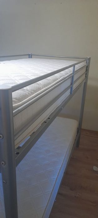 De vânzare pat supraetajat