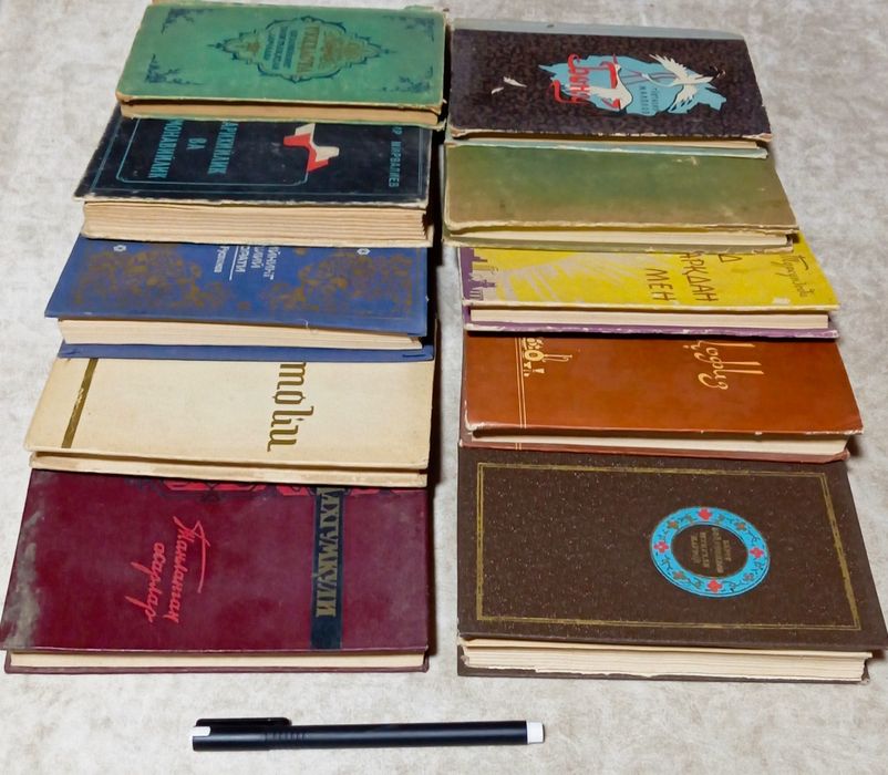 Китоблар сотилади. Kitob