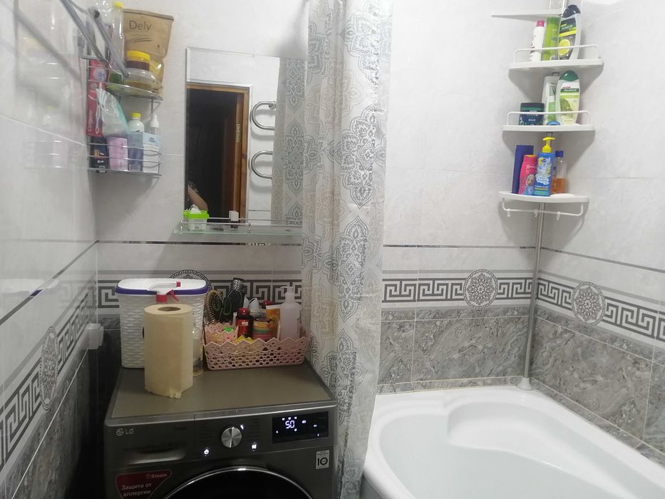 Продаётся 3 х комнатная квартира переделаная в 4х ком. в Сергели 8