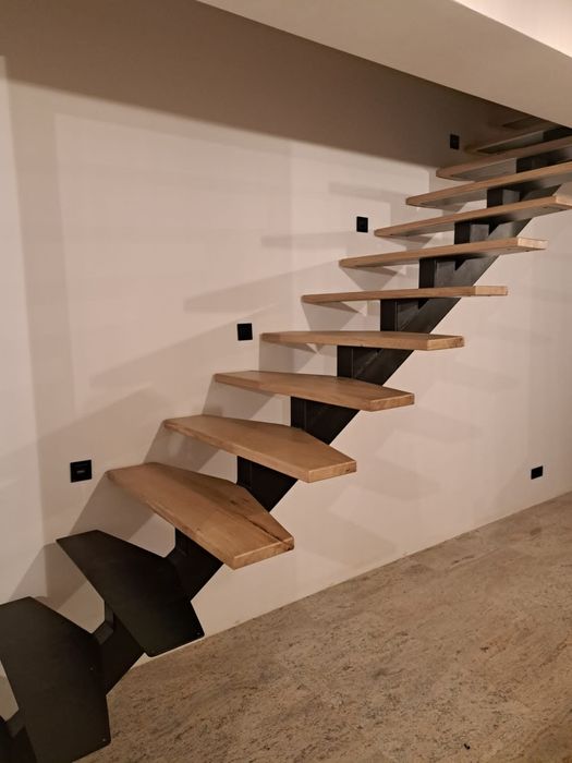 Scari din lemn de stejar si fier