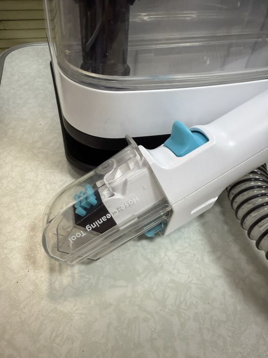 Преносима прахосмукачка за килими и тапицерии Shark StainStriker