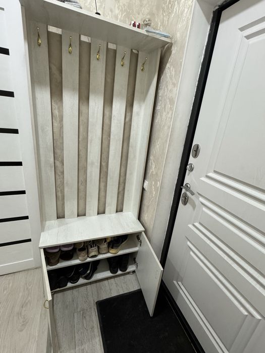 Прихожка шкай продам срочно.