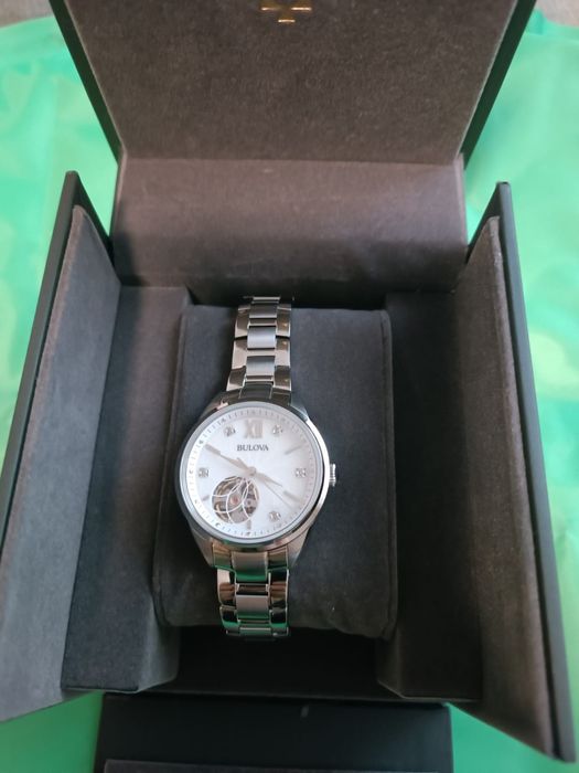 Ceas cu diamante Bulova Nou