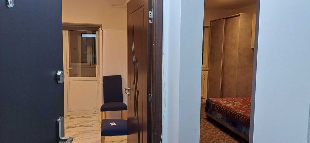 inchiriez garsoniera langa parcul  Debarcader