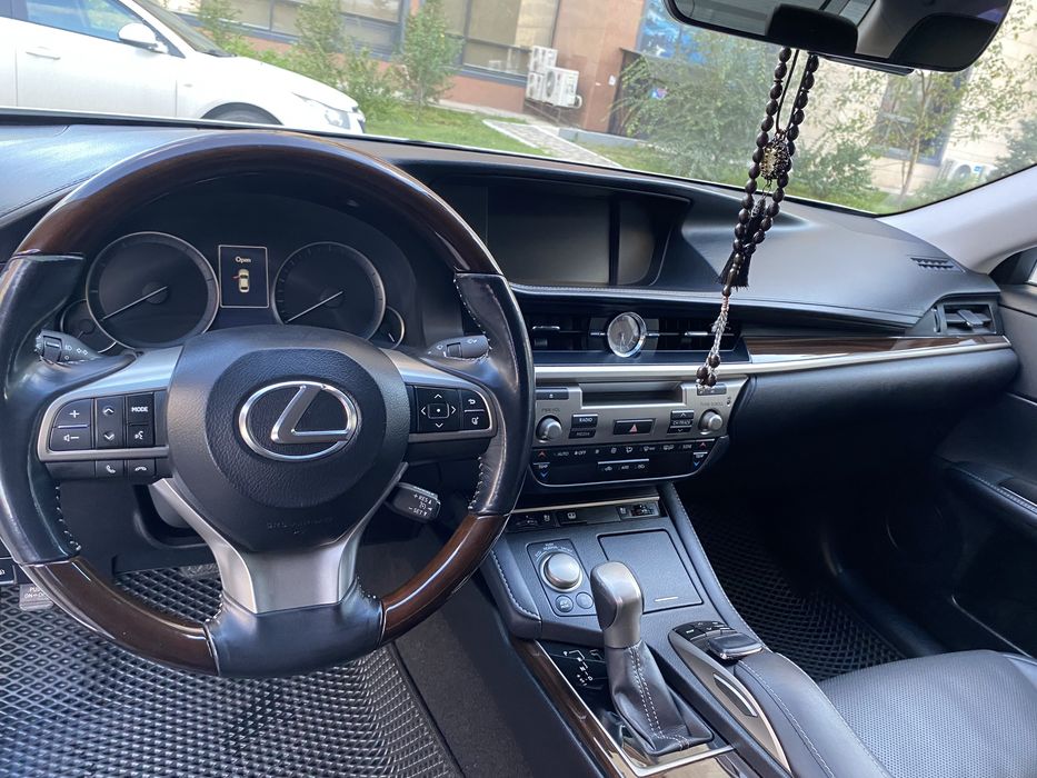 Продается лексус срочно