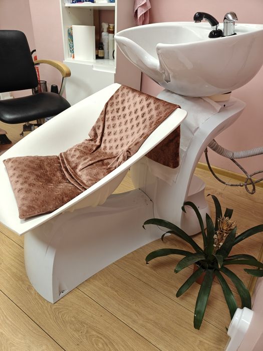 Измивна колона и фризьорски стол