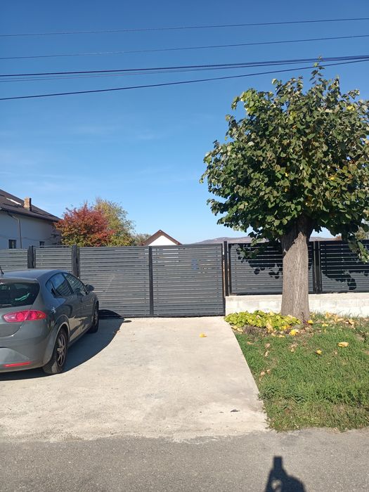 Vând teren cu constructie in Lipanesti